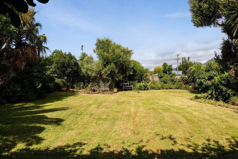 Photo of property in 7-9 Mace Terrace, Oakura, 4314