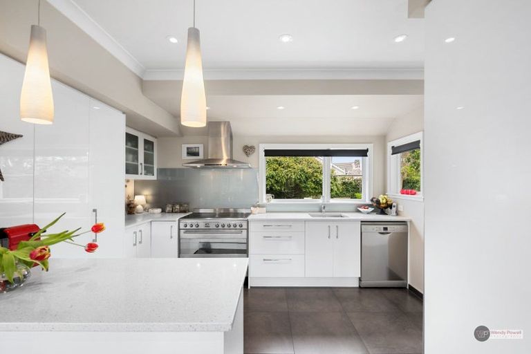 Photo of property in 24 Willoughby Street, Woburn, Lower Hutt, 5010