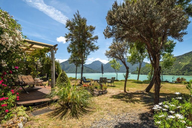 Photo of property in 579 Queen Charlotte Drive, Havelock, 7281