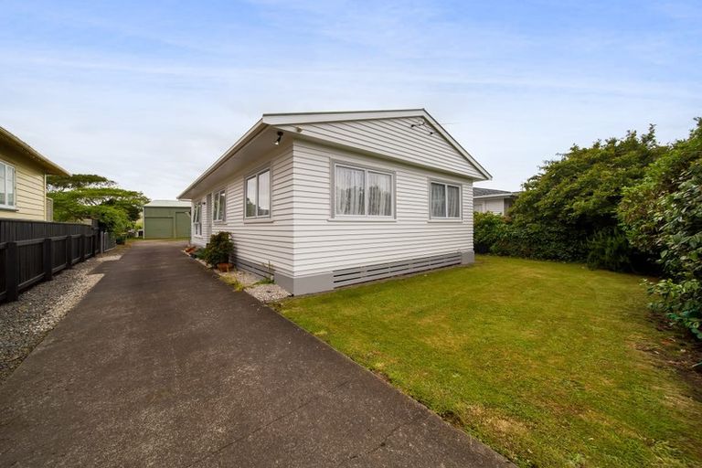 Photo of property in 6 Grey Street, Hawera, 4610