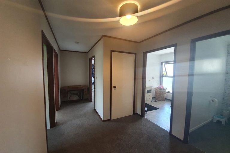 Photo of property in 9 Kirrama Place, Conifer Grove, Takanini, 2112