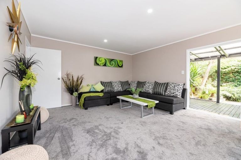 Photo of property in 2/34 Candia Road, Swanson, Auckland, 0614