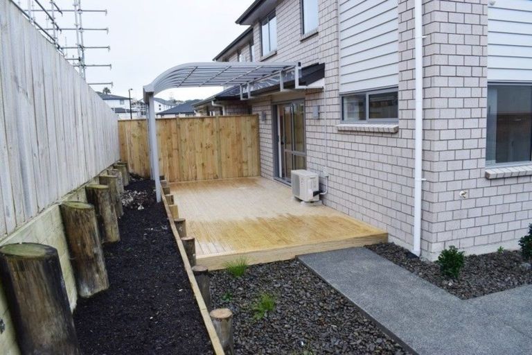 Photo of property in 50 Colliston Rise, Pinehill, Auckland, 0632