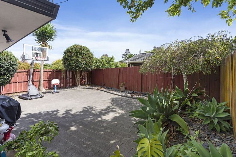 Photo of property in 2/17 Seneca Court, Golflands, Auckland, 2013