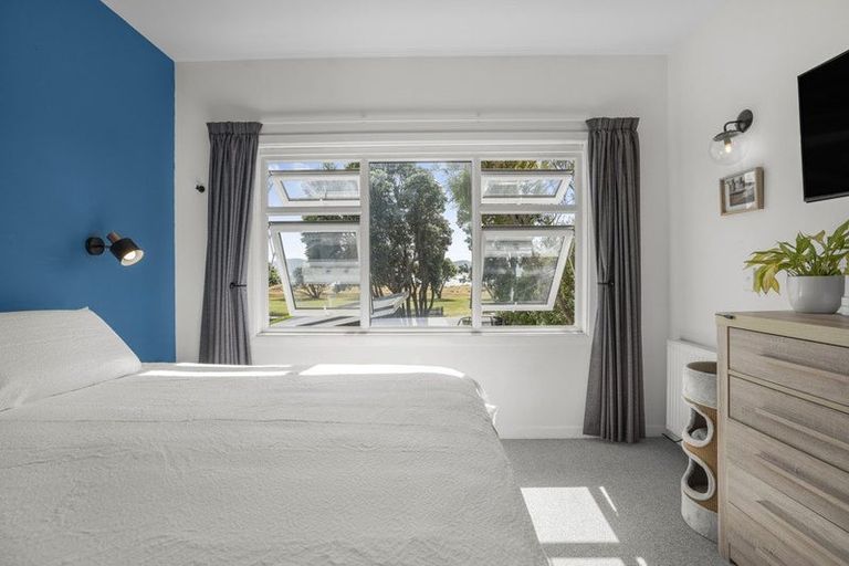 Photo of property in 25 Marine Parade, Eastbourne, Lower Hutt, 5013