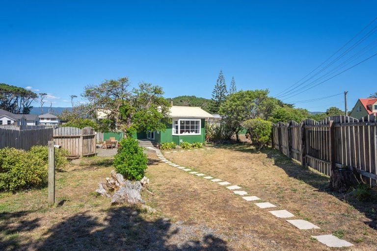 Photo of property in 6 Rangiuru Road, Otaki Beach, Otaki, 5512