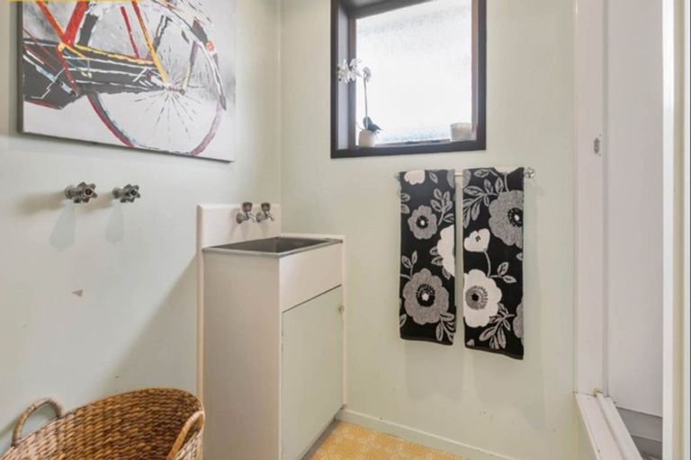 Photo of property in 1/11 Thornton Road, Milford, Auckland, 0620