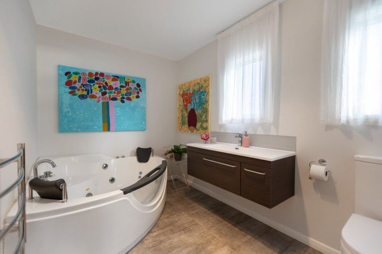 Photo of property in 35 Waione Avenue, Athenree, Waihi Beach, 3177