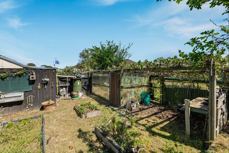 Photo of property in 25 Lyndhurst Crescent, Aranui, Christchurch, 8061