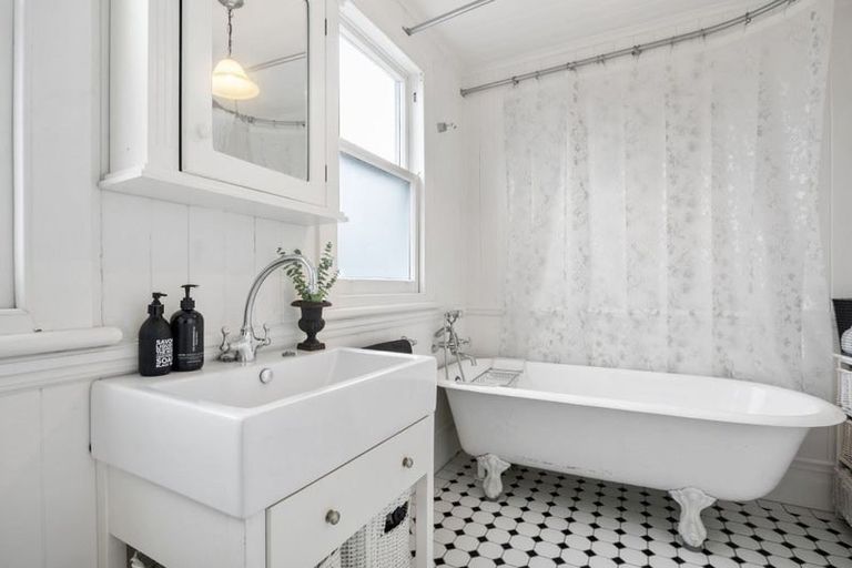 Photo of property in 63 Tainui Road, Devonport, Auckland, 0624