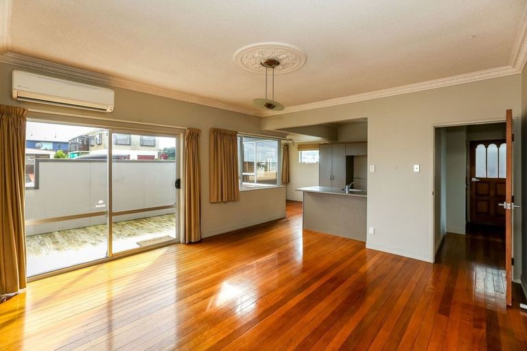 Photo of property in 4 Mclean Street, Strandon, New Plymouth, 4312