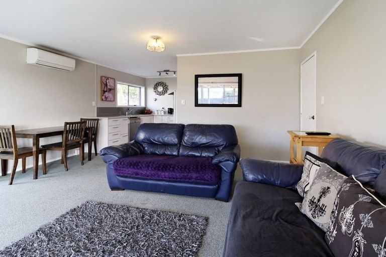 Photo of property in 2/56 Archibald Road, Kelston, Auckland, 0602