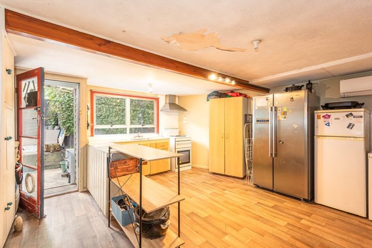 Photo of property in 22 Hawkhurst Road, Lyttelton, 8082