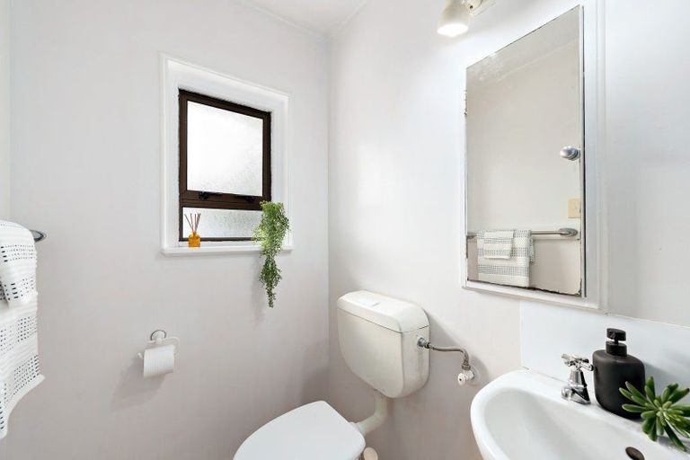 Photo of property in 2/52 Russell Terrace, Berhampore, Wellington, 6023