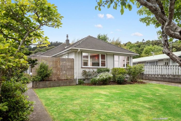 Photo of property in 13 Deller Grove, Silverstream, Upper Hutt, 5019