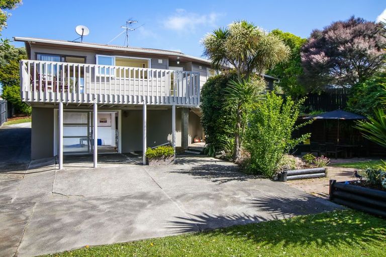 Photo of property in 39 Bodi Place, Te Atatu South, Auckland, 0610