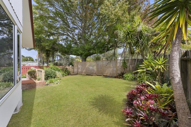 Photo of property in 15 Cunliffe Place, Glenfield, Auckland, 0629