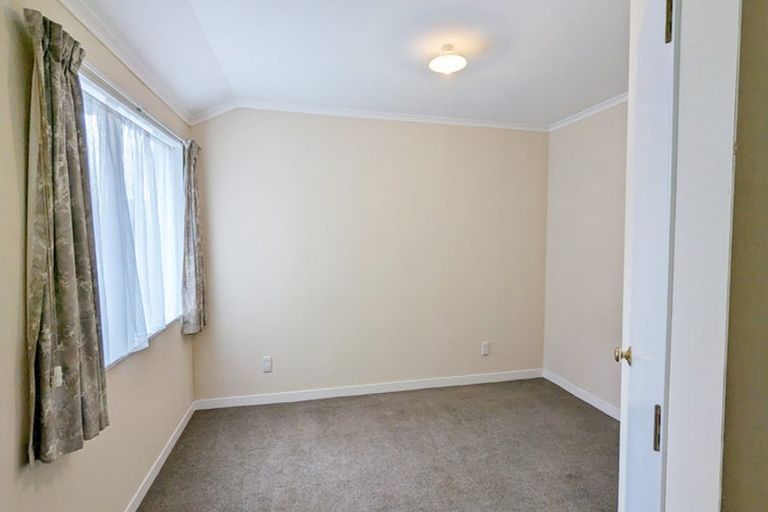 Photo of property in 4 Royal Oak Drive, Kelvin Grove, Palmerston North, 4414