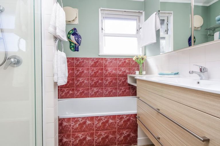 Photo of property in 39 Bodi Place, Te Atatu South, Auckland, 0610