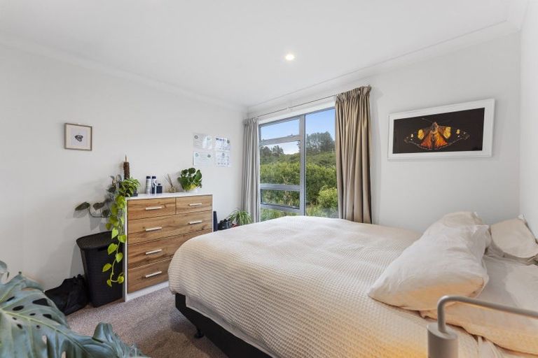 Photo of property in 22 Arahiwi Grove, Tirohanga, Lower Hutt, 5010