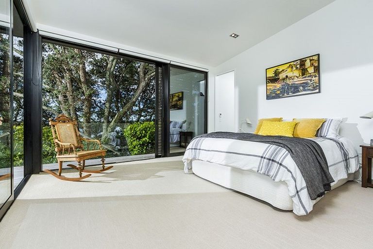 Photo of property in 10a First Avenue, Stanley Point, Auckland, 0624
