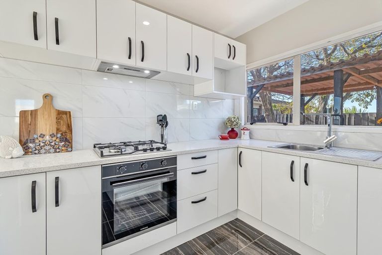 Photo of property in 2/8 Anglers Way, Wattle Downs, Auckland, 2102