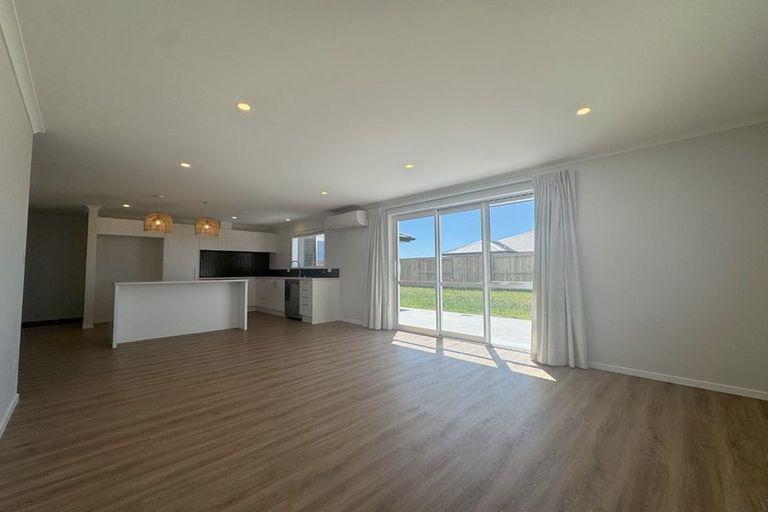 Photo of property in 30 Te Piriti Road, One Tree Point, 0118