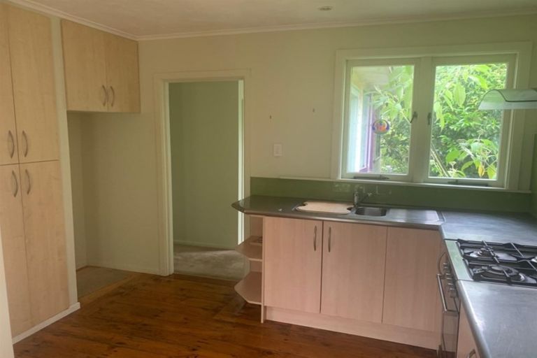 Photo of property in 727 Swanson Road, Swanson, Auckland, 0612