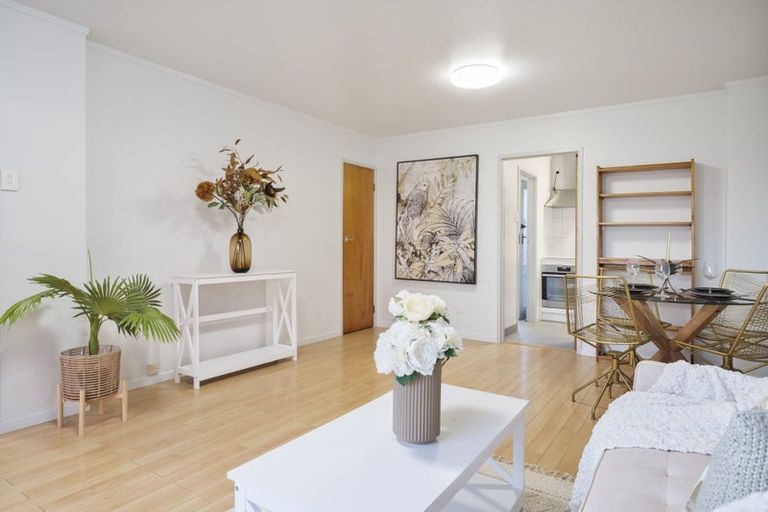 Photo of property in 2/43 Rimu Street, New Lynn, Auckland, 0600