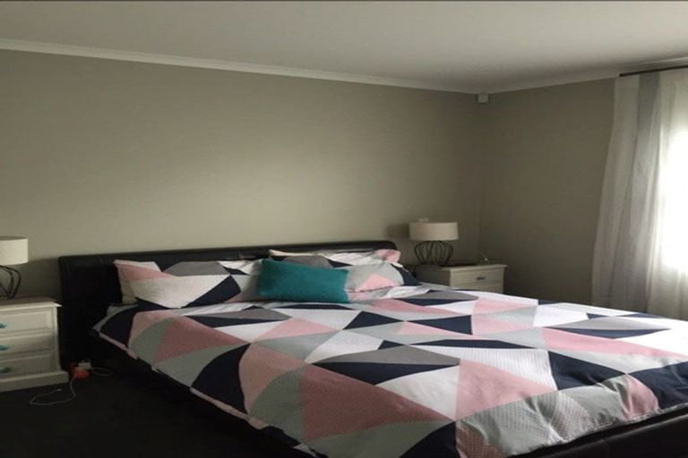 Photo of property in 35 Syd Grant Crescent, Orewa, 0931