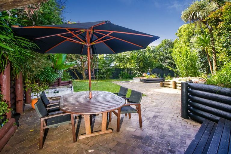 Photo of property in 39 Bodi Place, Te Atatu South, Auckland, 0610