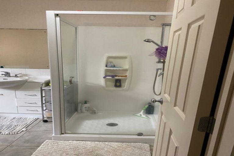 Photo of property in 18 Glen Bay Close, Pinehill, Auckland, 0632