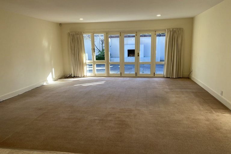 Photo of property in 2/11 Memorial Avenue, Ilam, Christchurch, 8053