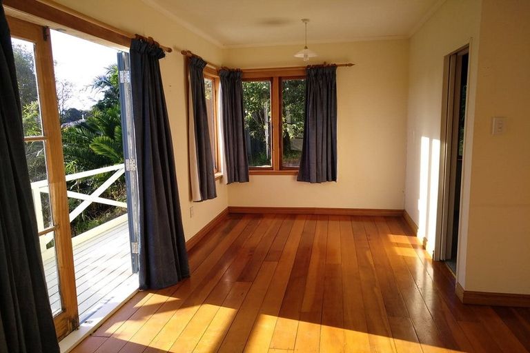 Photo of property in 21 Tiromoana Road, Raumati South, Paraparaumu, 5032