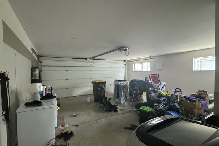 Photo of property in 517 East Coast Road, Murrays Bay, Auckland, 0630