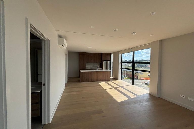 Photo of property in 303/82 Te Oneroa Way, Long Bay, Auckland, 0630