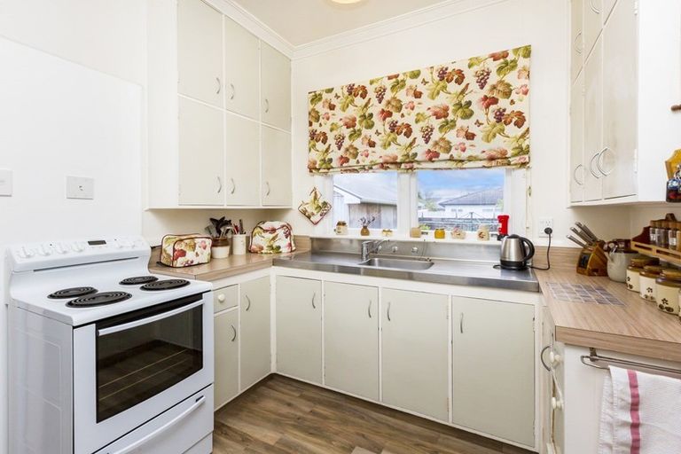 Photo of property in 70 Pine Avenue, Ebdentown, Upper Hutt, 5018