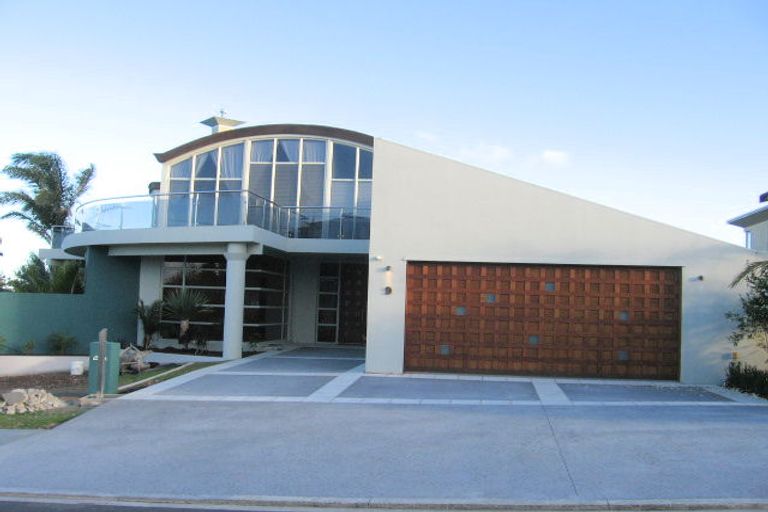 Photo of property in 9 Courtneys, West Harbour, Auckland, 0618