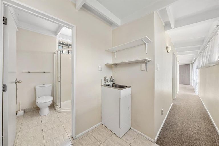 Photo of property in 2/127 Seabrook Avenue, New Lynn, Auckland, 0600