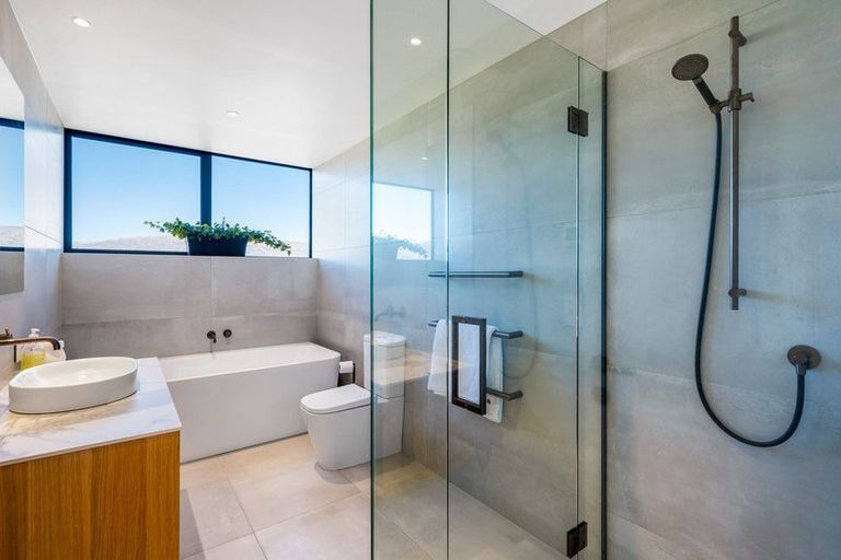 Photo of property in 6 Akitu Rise, Wanaka, 9305