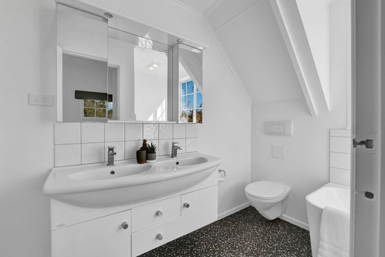 Photo of property in 27 Saxton Road, Upper Vogeltown, New Plymouth, 4310