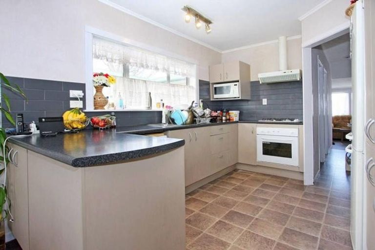 Photo of property in 10 Sunnyside Crescent, Papatoetoe, Auckland, 2025