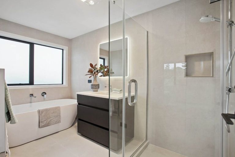 Photo of property in 28a Oliver Twist Avenue, Mellons Bay, Auckland, 2014