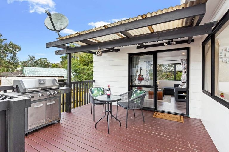 Photo of property in 19 Loughanure Place, Massey, Auckland, 0614