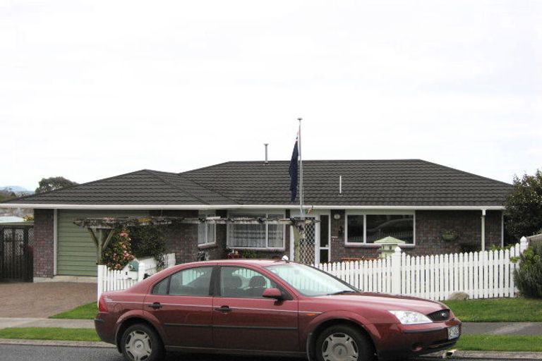 Photo of property in 2/3 Sandel Rise, Merrilands, New Plymouth, 4312