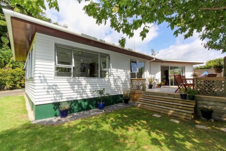 Photo of property in 27 Beaumont Crescent, Frankleigh Park, New Plymouth, 4310