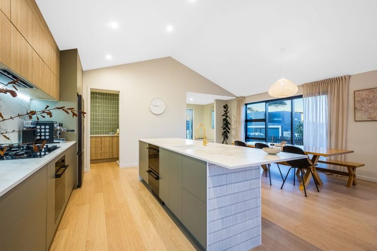 Photo of property in 75 Queen Charlotte Drive, Aotea, Porirua, 5024