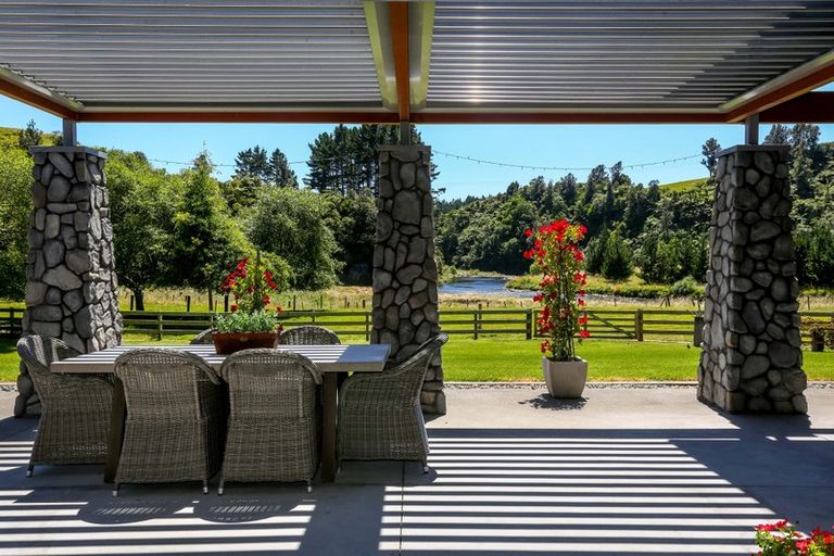 Photo of property in 371d Mangorei Road, Merrilands, New Plymouth, 4312