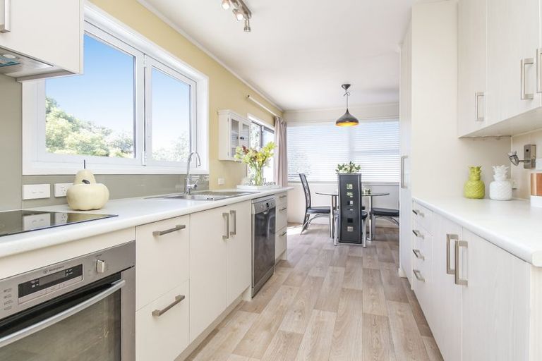 Photo of property in 39 Bodi Place, Te Atatu South, Auckland, 0610