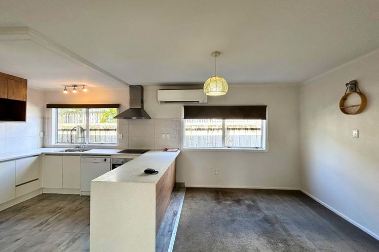 Photo of property in 2/5 Gazelle Avenue, Beach Haven, Auckland, 0626